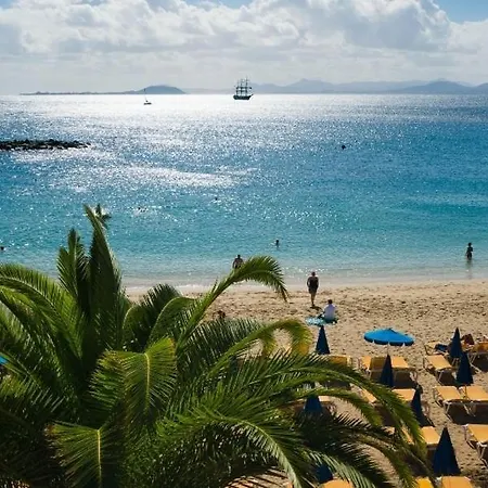 Lola Playa Blanca