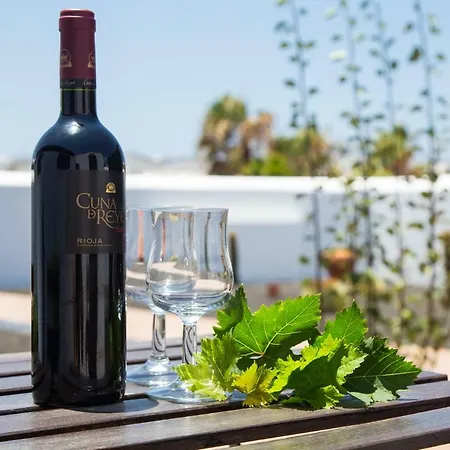 Lola Playa Blanca (Lanzarote)